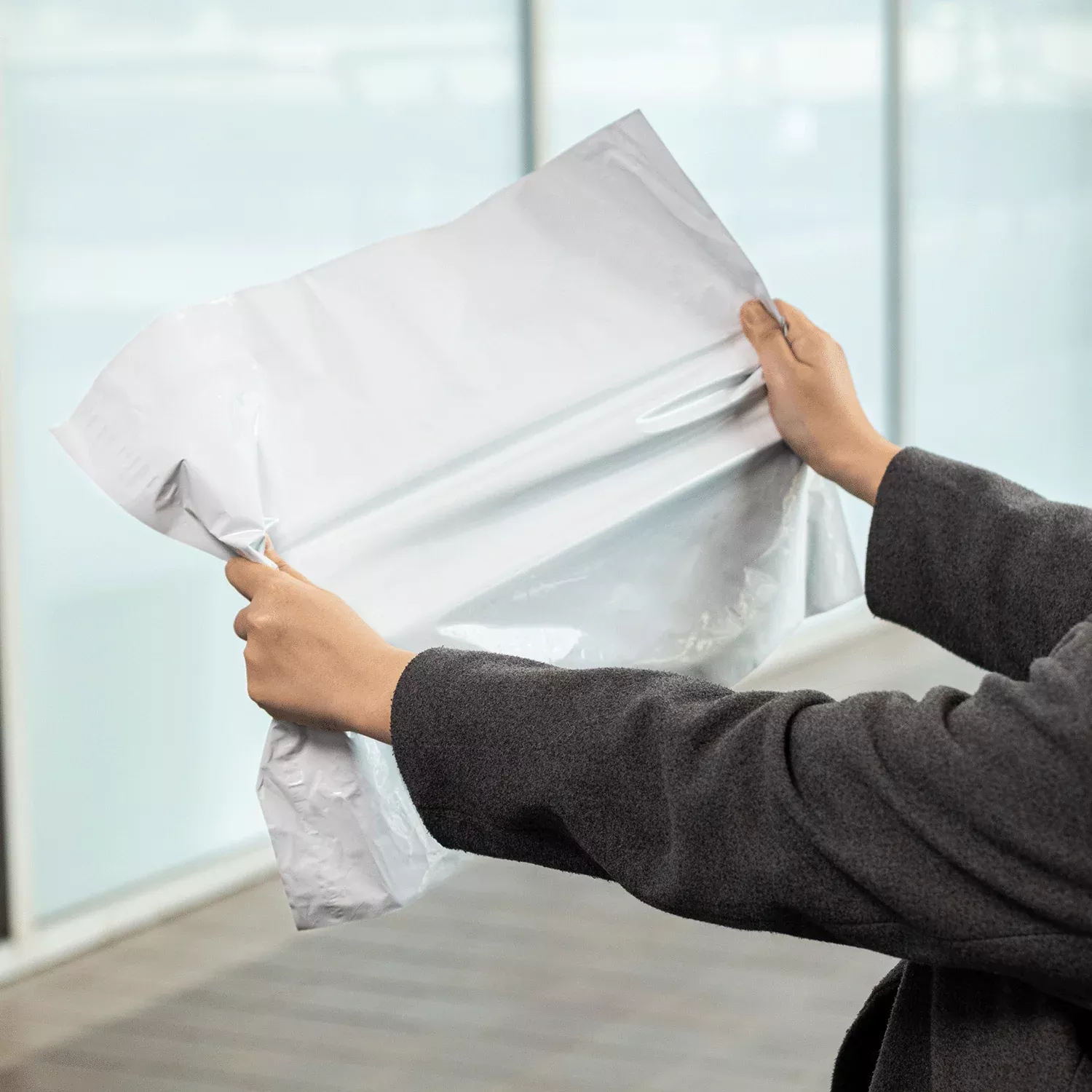 [500 ct] 15.75''x17.33" Poly Mailers with Tamper-Evident Adhesive Closure, White