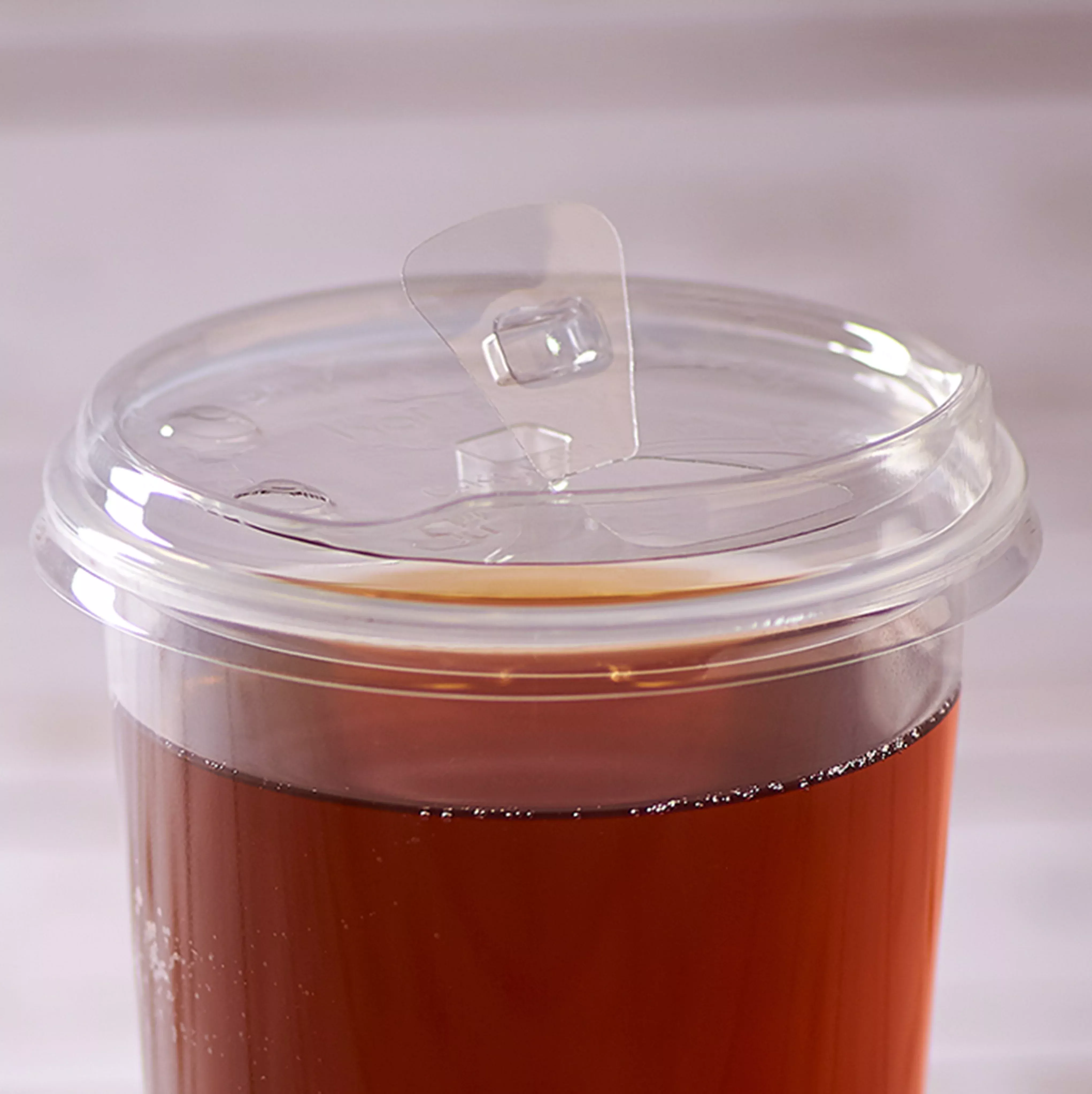 [600 ct] 32 oz Strawless Sipper Lids | PET | 104.5 mm | Clear | With Flip Cap