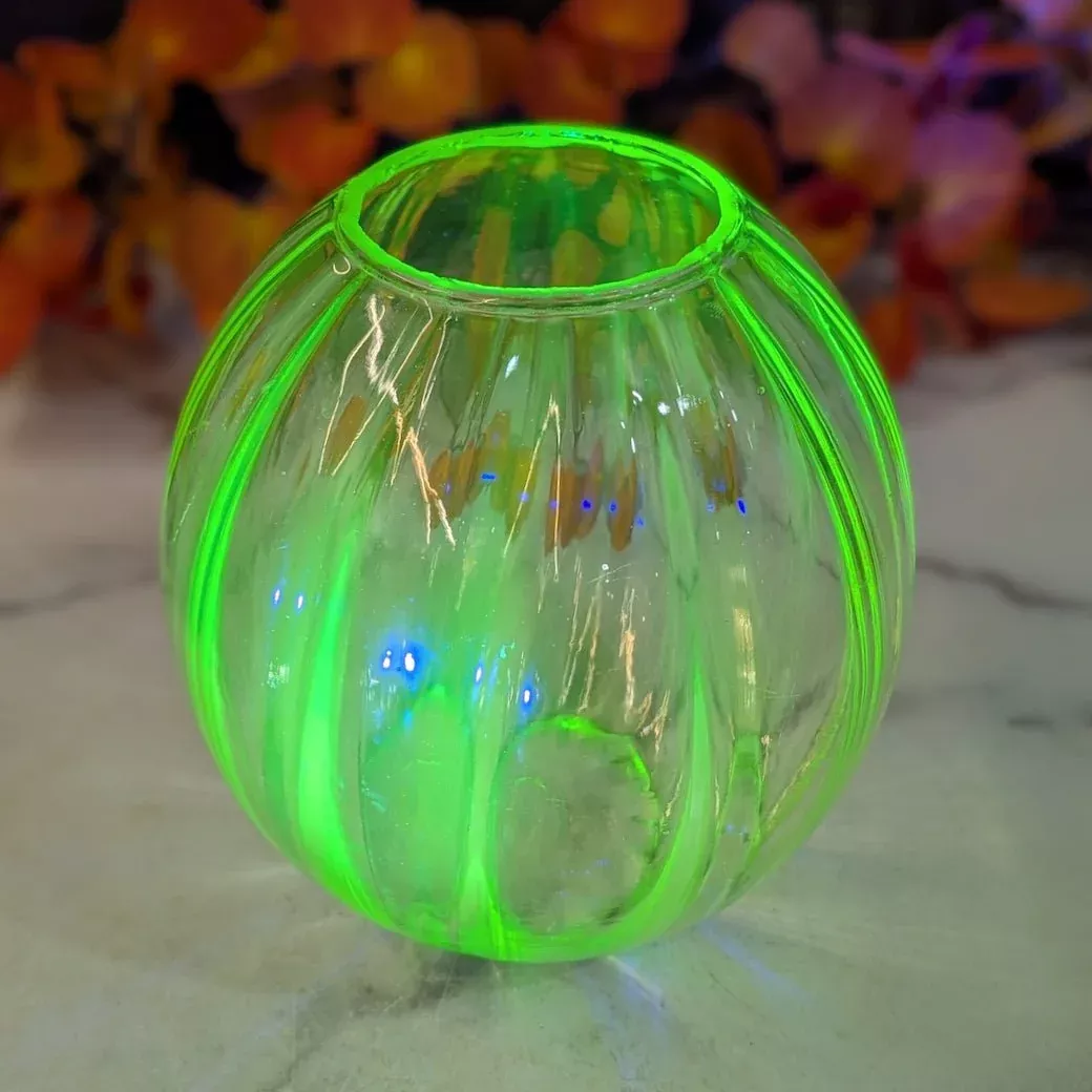 Art Deco 1930s Uranium Ball Vase J. Stolle Niemen Uranium Glass