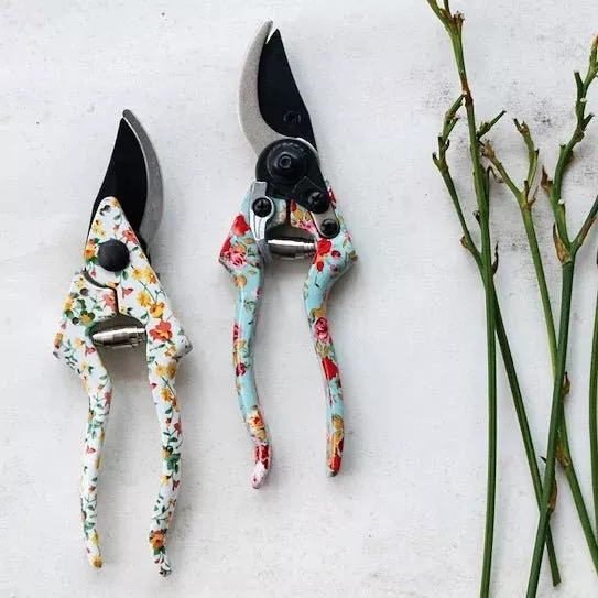 Garden Pruning Shears with Blade Protector Cottage Garden Pattern CHOICE of Two Colors