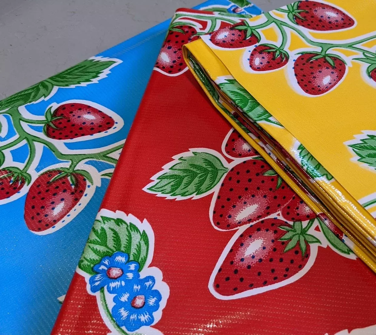 Picnic Table Size Oilcloth Tablecloth Strawberries Pattern (84 x 48")
