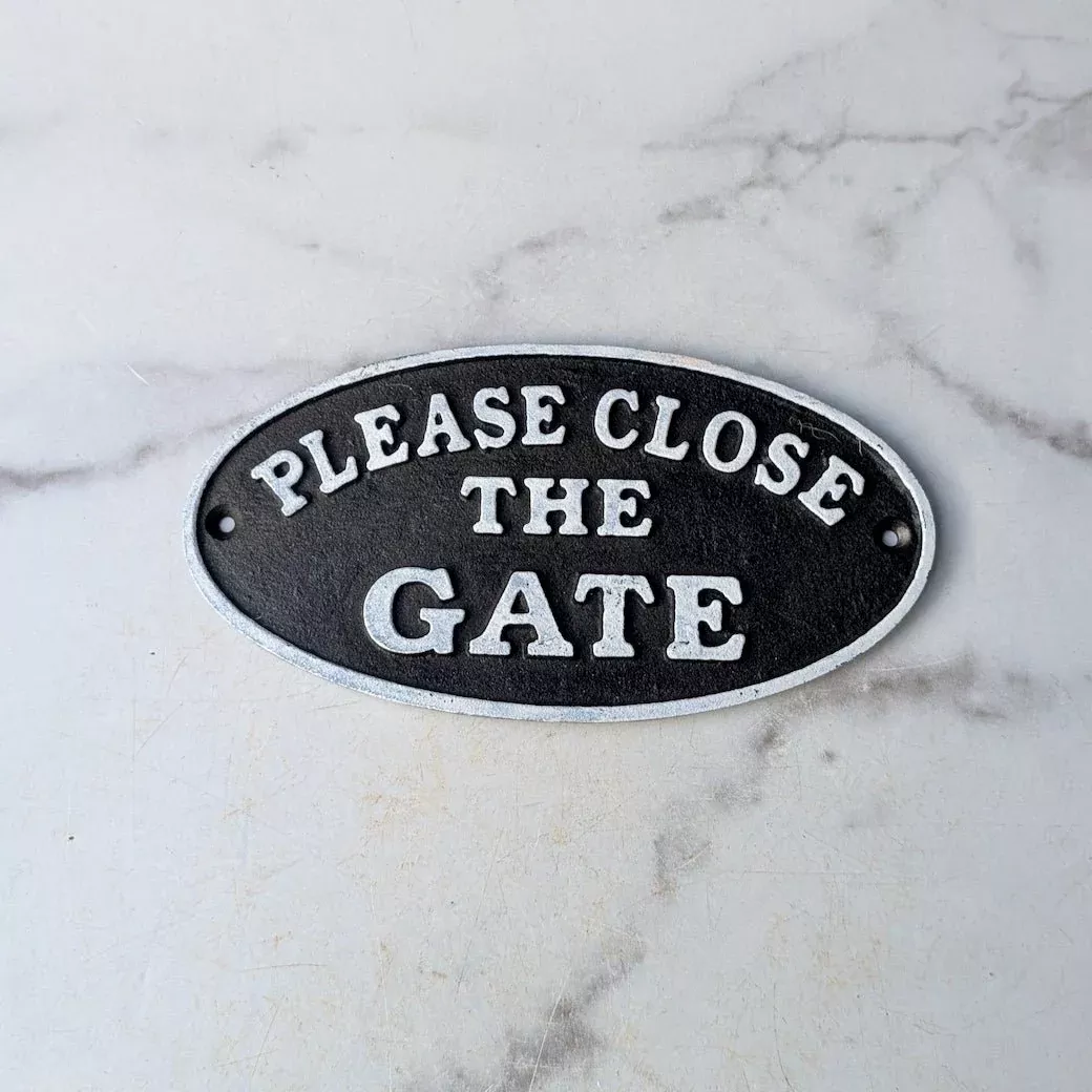 Please Close the Gate Vintage-Style Painted Cast Iron Plaque