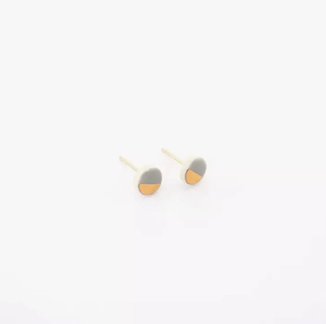 Porcelain Tiny Pebble Stud