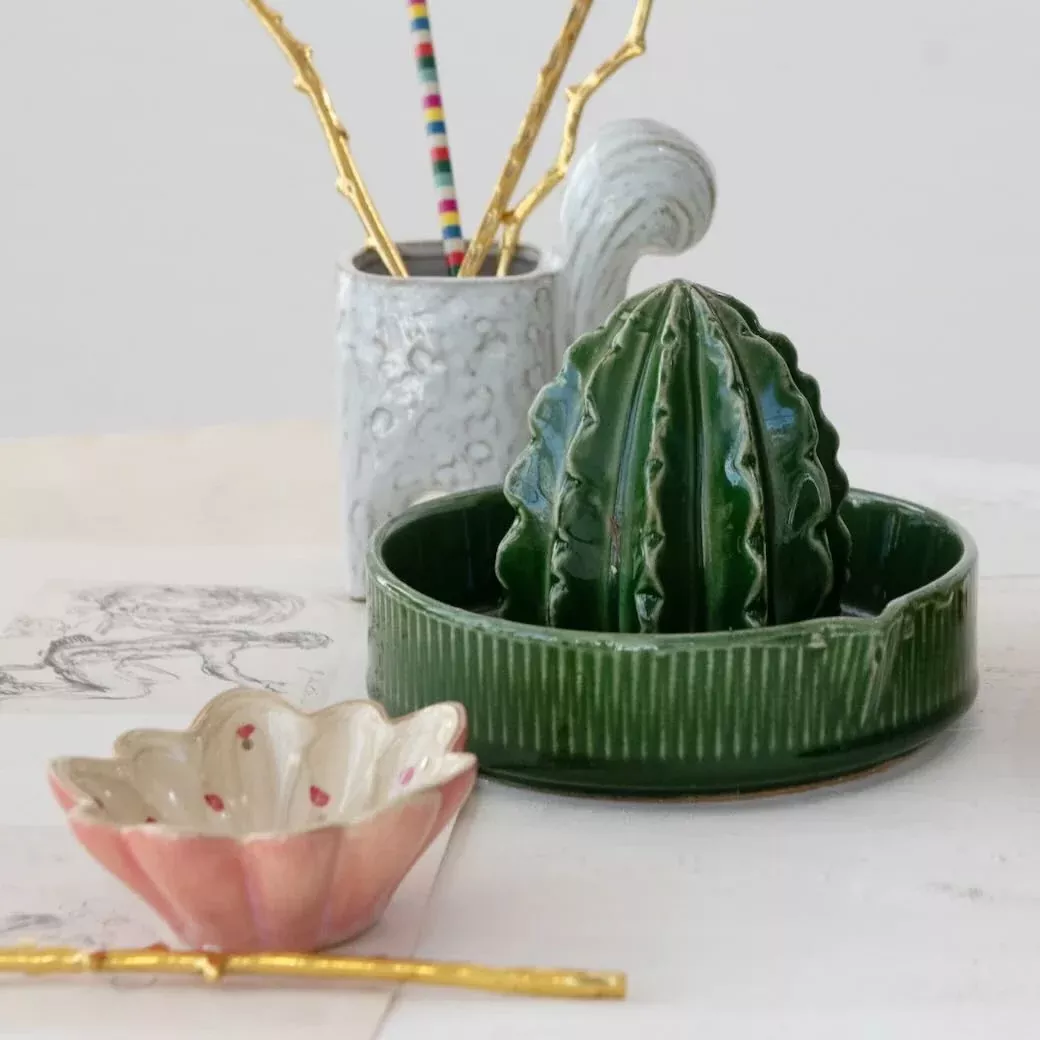 Stoneware Cactus Shaped Citrus Juicer