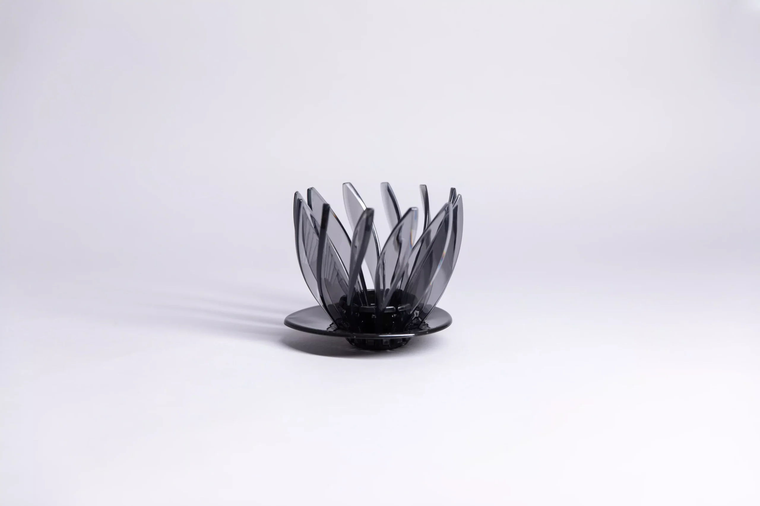 V60 "Suiren" Coffee Dripper 02