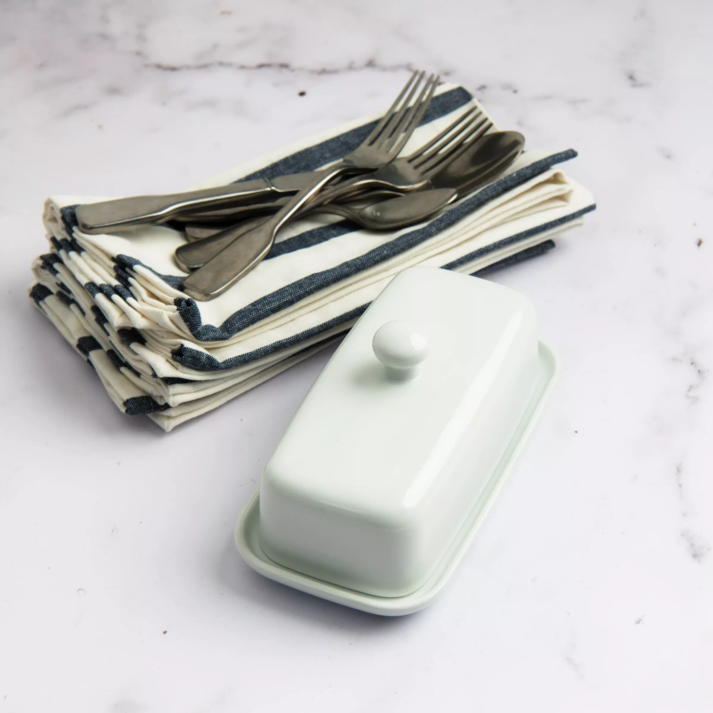 White Porcelain Butter Dish with Knob Handle